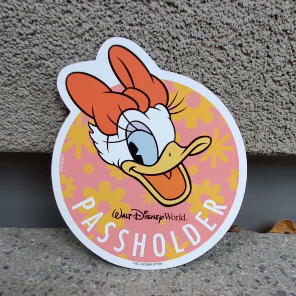 2019 Flower&Garden Daisy Disney Passholder Magnet